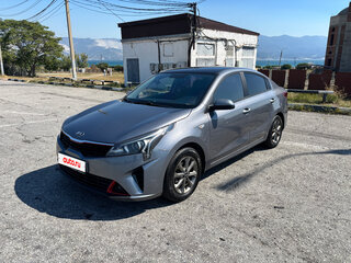 2020 Kia Rio IV Рестайлинг, серый, 1650000 рублей, вид 1