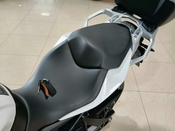 2016 BMW S 1000 XR, белый - вид 13