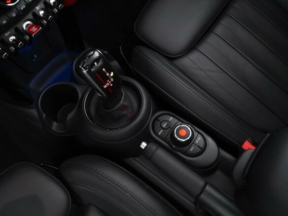 2019 Mini Cabrio JCW John Cooper Works III Рестайлинг, красный, 3149077 рублей - вид 14