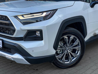 2025 Toyota RAV4 V (XA50), белый, 3999000 рублей, вид 4