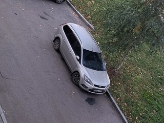2010 Ford Focus II Рестайлинг, серебристый, 1000000 рублей, вид 5