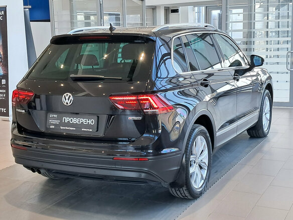 2020 Volkswagen Tiguan II, чёрный, 3410000 рублей - вид 4