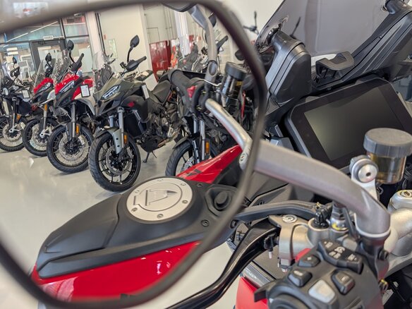 2026 Ducati Multistrada V4, красный, 3690000 рублей - вид 21