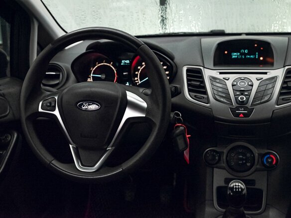 2017 Ford Fiesta Mk6 Рестайлинг, серый, 675000 рублей - вид 17