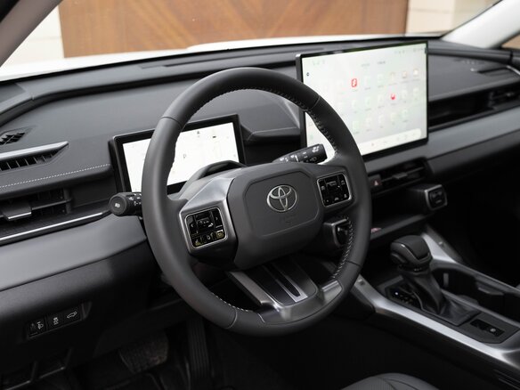 2026 Toyota RAV4 VI (XA60), белый - вид 13