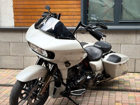 2020 Harley-Davidson CVO Road Glide, серый, 2850000 рублей, вид 4