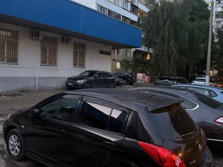 2013 Nissan Tiida I Рестайлинг, коричневый, 670000 рублей, вид 4