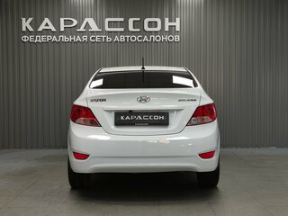 2013 Hyundai Solaris I, белый, 897000 рублей, вид 4