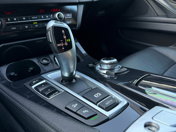2016 BMW 5 серии 528i xDrive VI (F10/F11/F07) Рестайлинг, белый, 2370000 рублей - вид 17