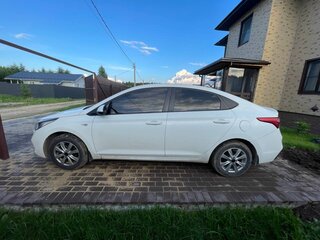 2017 Hyundai Solaris II, белый, 850000 рублей, вид 3