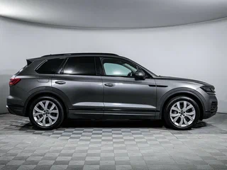 2021 Volkswagen Touareg III, серый, 4800000 рублей, вид 4