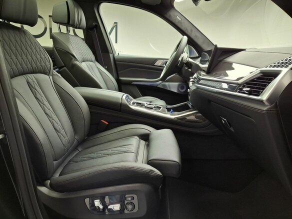 2026 BMW X7 40d I (G07) Рестайлинг, чёрный, 18950000 рублей - вид 5