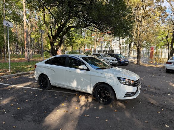 2016 Lada (ВАЗ) Vesta I, белый, 690000 рублей - вид 1