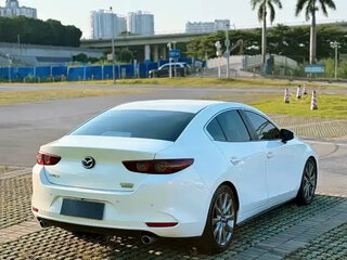 2021 Mazda 3 Axela IV (BP), белый, 1777000 рублей, вид 4