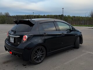 2015 Toyota Vitz III (XP130) Рестайлинг, чёрный, 1245000 рублей, вид 4