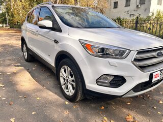 2016 Ford Kuga II Рестайлинг, белый, 1440000 рублей, вид 3