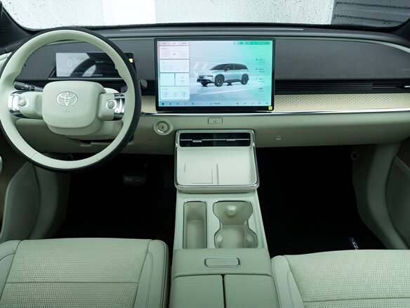 2026 Toyota bZ3X 58.3 kWh, чёрный, 2540046 рублей - вид 4