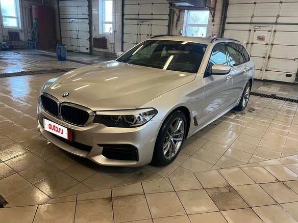 2020 BMW 5 серии 520d xDrive VII (G30/G31/G38), серый, 3950000 рублей - вид 2