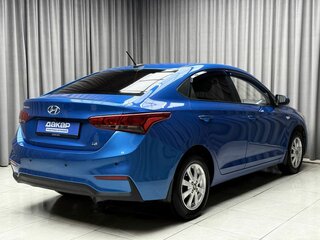2017 Hyundai Solaris II, синий, 1349000 рублей, вид 4