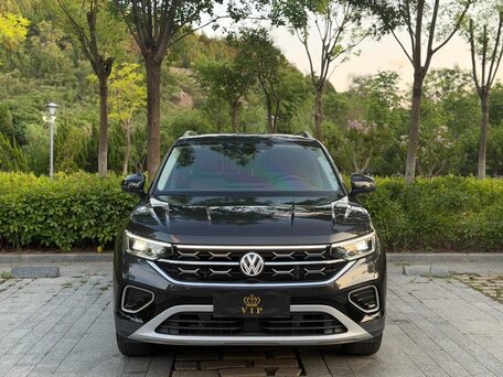 2023 Volkswagen Tayron I Рестайлинг, чёрный, 2380000 рублей, вид 2