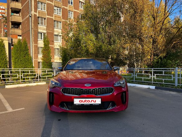 2019 Kia Stinger I, красный, 2670000 рублей - вид 2