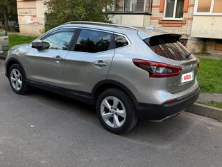 2018 Nissan Qashqai II Рестайлинг, серебристый, 2000000 рублей, вид 2
