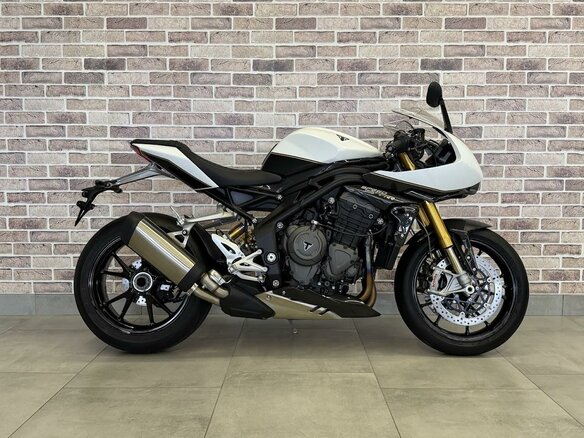 2023 Triumph Speed Triple, белый, 1472000 рублей