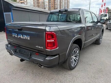2026 Ram 1500 Crew Cab V Рестайлинг, серый, 9999999 рублей, вид 2