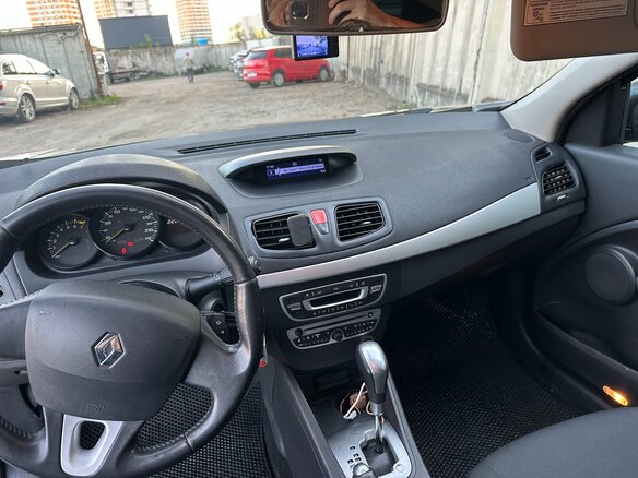 2011 Renault Fluence I, бежевый, 590000 рублей - вид 9