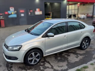 2011 Volkswagen Polo V, бежевый, 750000 рублей, вид 4