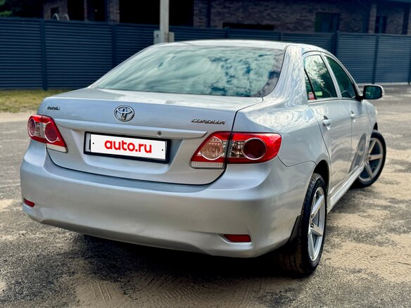 2011 Toyota Corolla X (E140, E150) Рестайлинг, серебристый - вид 3