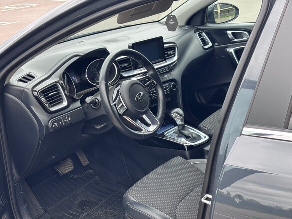 2019 Kia Ceed III, серый, 1800000 рублей - вид 5