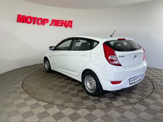 2013 Hyundai Solaris I, белый, 685000 рублей, вид 4