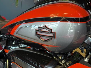 2026 Harley-Davidson CVO Street Glide Limited, оранжевый, 6950000 рублей, вид 2