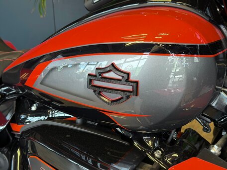 2026 Harley-Davidson CVO Street Glide Limited, оранжевый, 6950000 рублей, вид 2