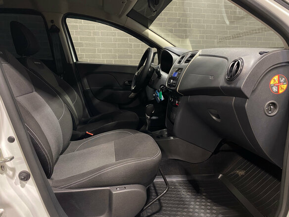 2022 Renault Logan Stepway II Рестайлинг, белый, 1260000 рублей - вид 9