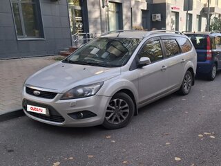 2010 Ford Focus II Рестайлинг, серебристый, 1000000 рублей, вид 1