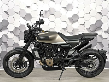 2019 Husqvarna Svartpilen 701, серый, 675000 рублей, вид 4