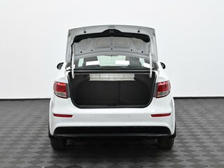 2017 Kia Rio III Рестайлинг, белый, 799000 рублей, вид 5