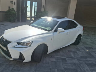 2017 Lexus IS 350 III Рестайлинг, белый, 3850000 рублей, вид 1