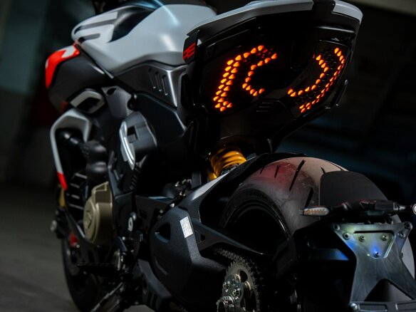 2026 Ducati Diavel V4, белый, 4350000 рублей - вид 2