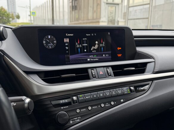 2020 Lexus ES 250 VII, белый, 4450000 рублей - вид 27