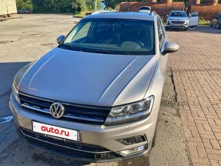 2017 Volkswagen Tiguan II, серебристый, 2300000 рублей, вид 1