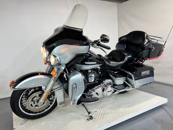 2012 Harley-Davidson Electra Glide, серебристый, 749000 рублей - вид 19