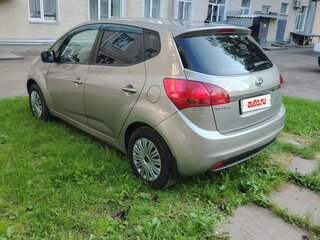 2012 Kia Venga 5-speed I, серебристый, 700000 рублей, вид 3