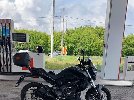 2025 Bajaj Dominar 400, чёрный, 420000 рублей, вид 4