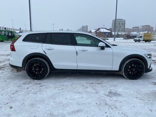 2021 Volvo V60 Cross Country II, белый, 4750000 рублей, вид 4