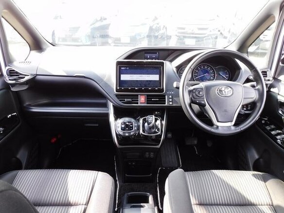 2021 Toyota Voxy III (R80) Рестайлинг, белый, 2010000 рублей - вид 8