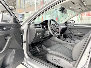 2022 Skoda Superb III Рестайлинг, серебристый, 1900000 рублей, вид 5