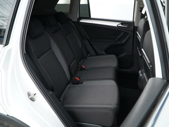 2018 Volkswagen Tiguan II, белый - вид 6